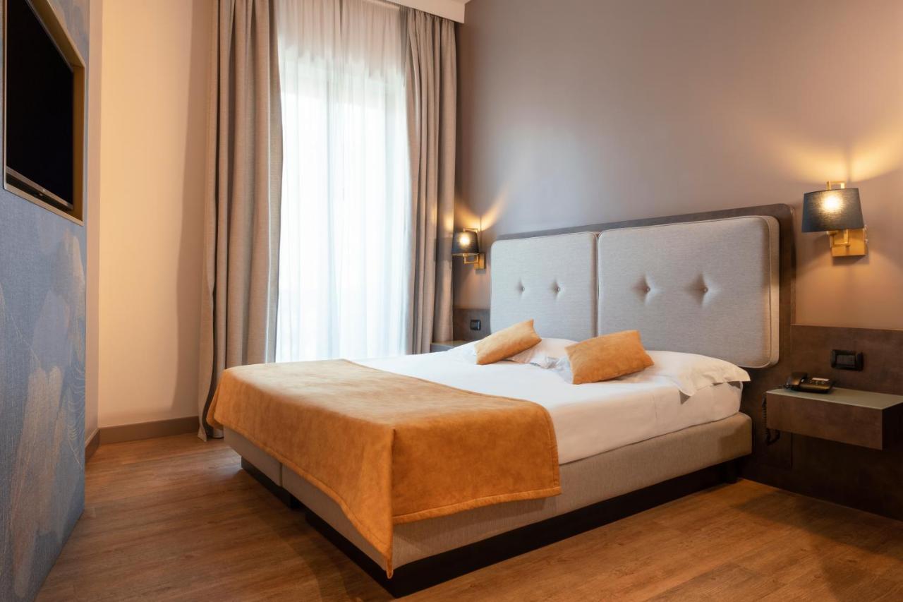 Mokinba Hotels King Милано Екстериор снимка