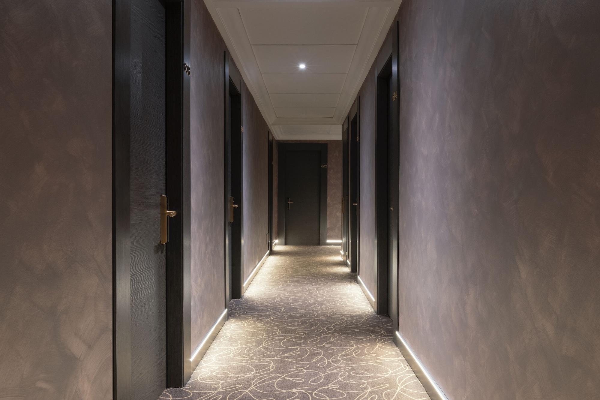 Mokinba Hotels King Милано Екстериор снимка