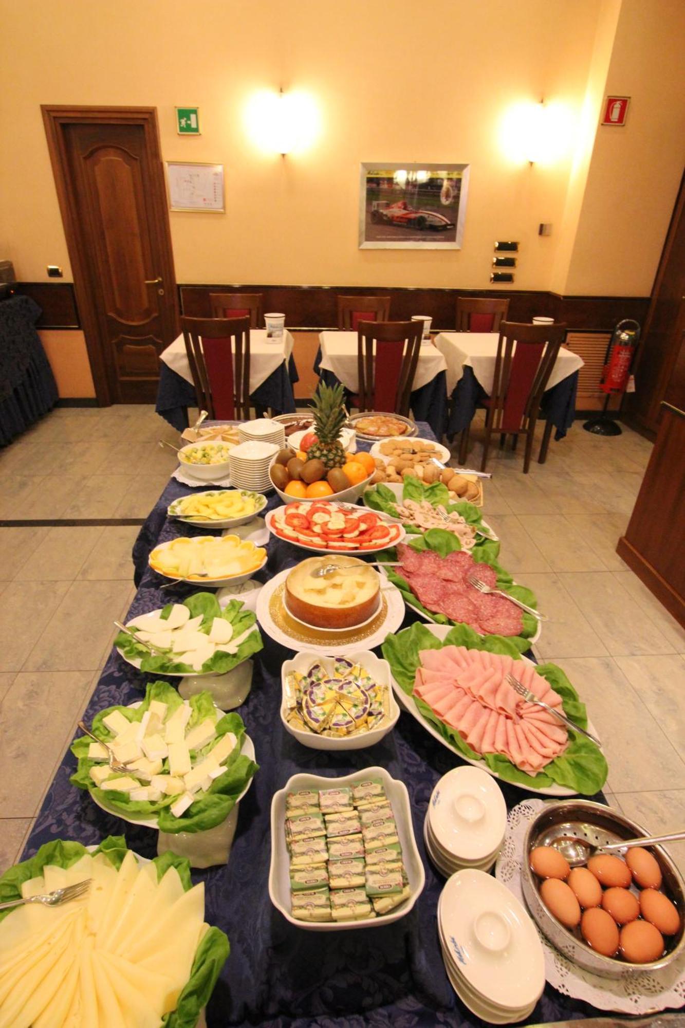 Mokinba Hotels King Милано Екстериор снимка